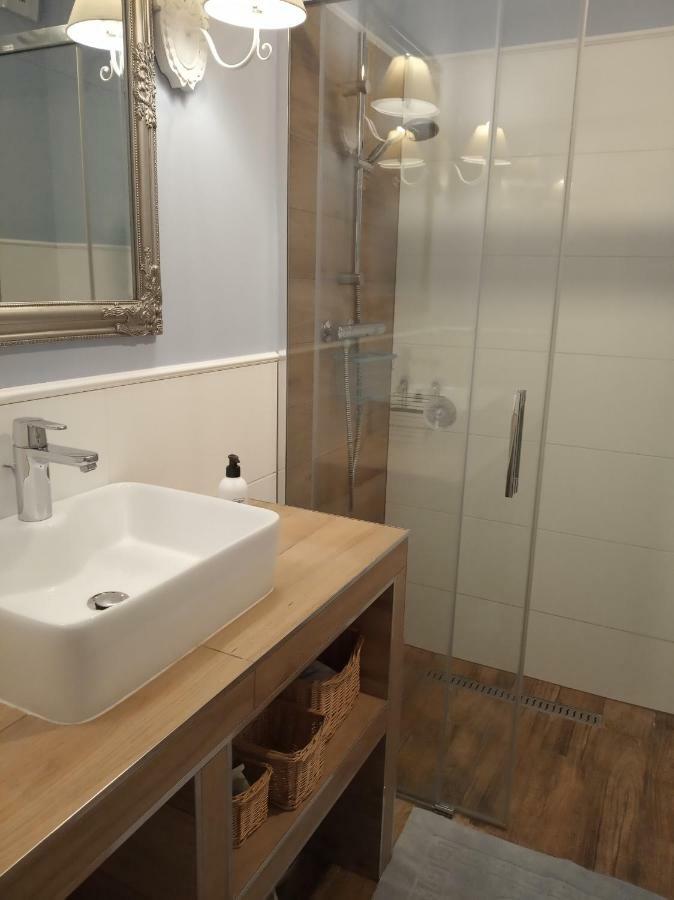 Przytulny Apartament Blisko Motlawy I Neptuna Z Miejscem W Garazu Gratis グダニスク エクステリア 写真